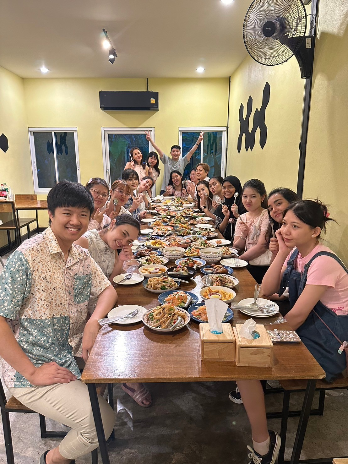 ร่วมรับประทานอาหาร