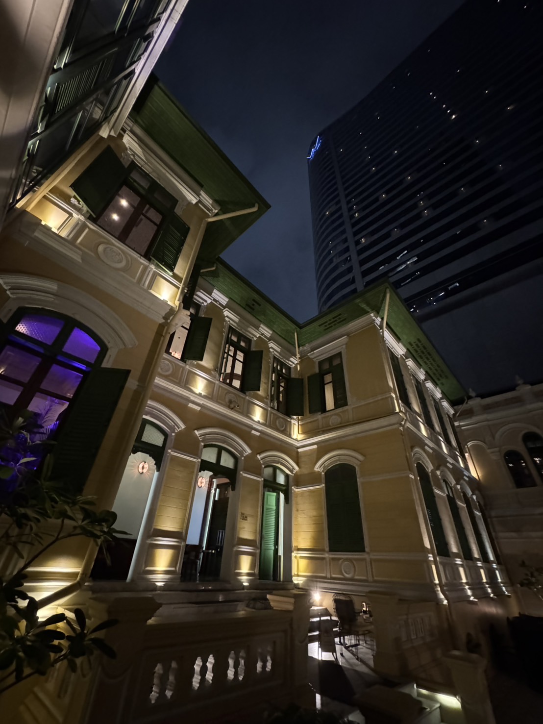 บรรยากาศของตึก W Hotel