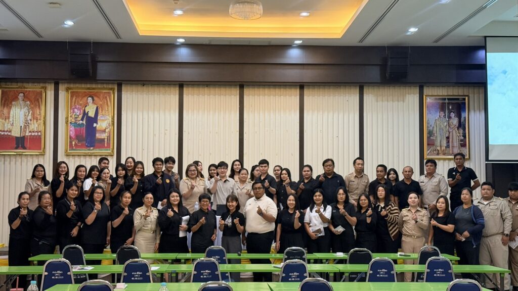 คุณหมอกล้า บรรยายให้ความรู้บุคลากร อบจ.พิจิตร